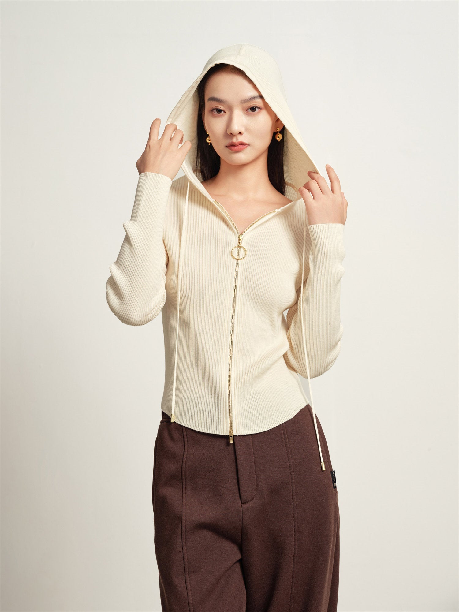 Simple Slim Fit Zippered Knit Hoodie | White