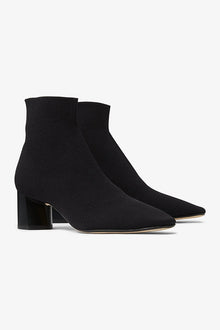 Packshot image of the Zelda boot in Black | Grid | Still