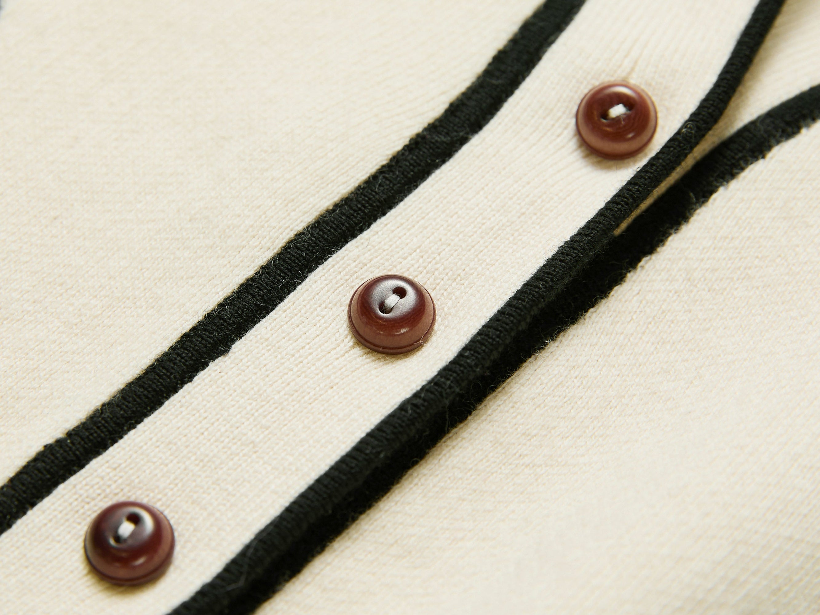 Cotton Cashmere Blended V-Neck Color-Block Knit Cardigan | White