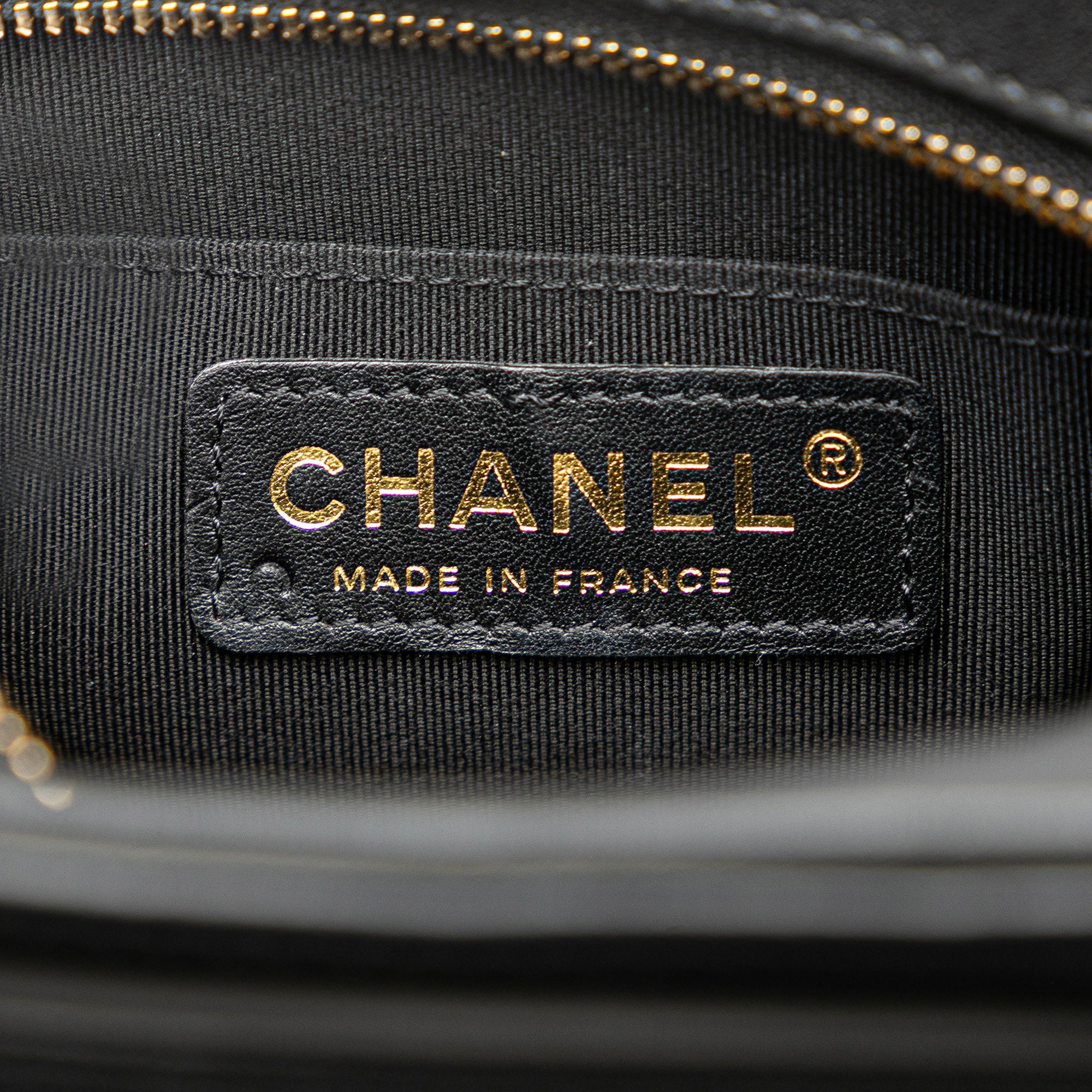Chanel | Pre-Owned CC Quilted Lambskin Octagon Camera Case | Black