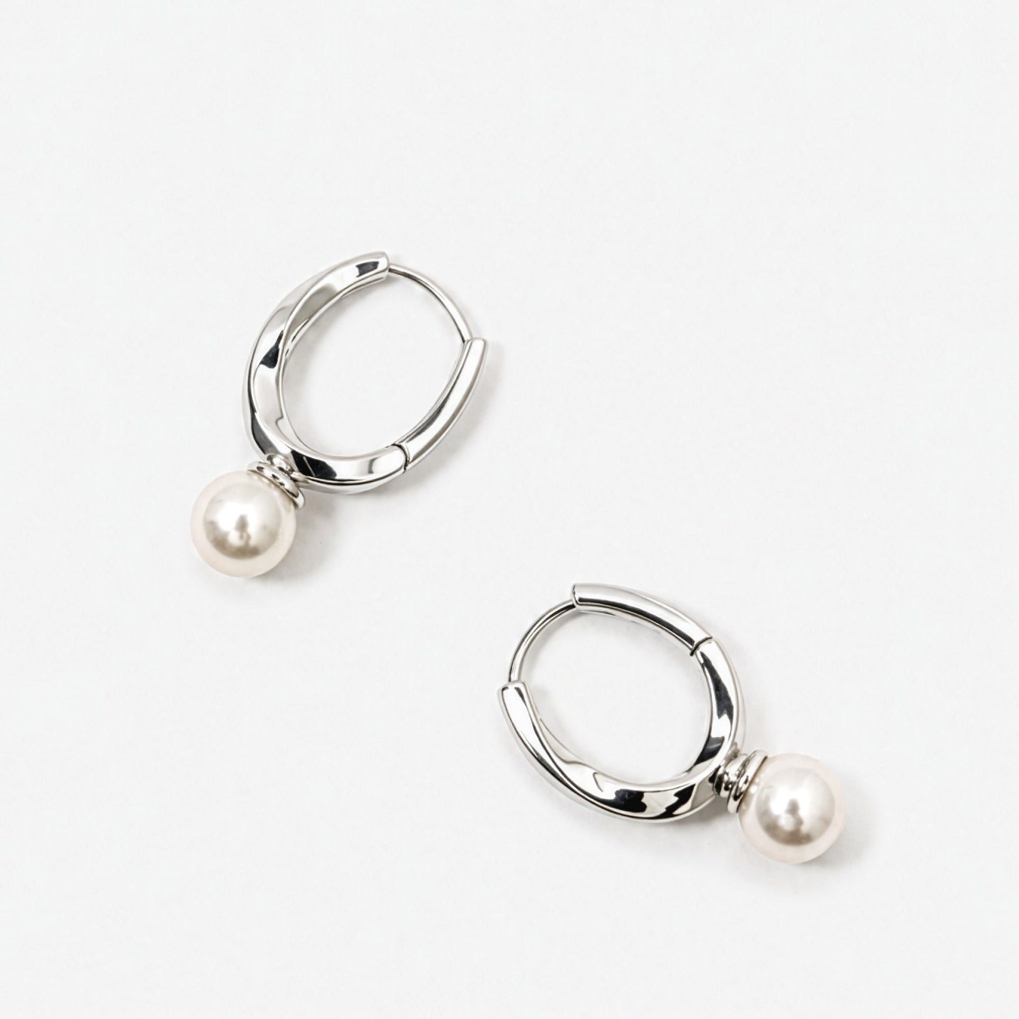 Min Earrings | Sterling Silver | Freshwater Pearl