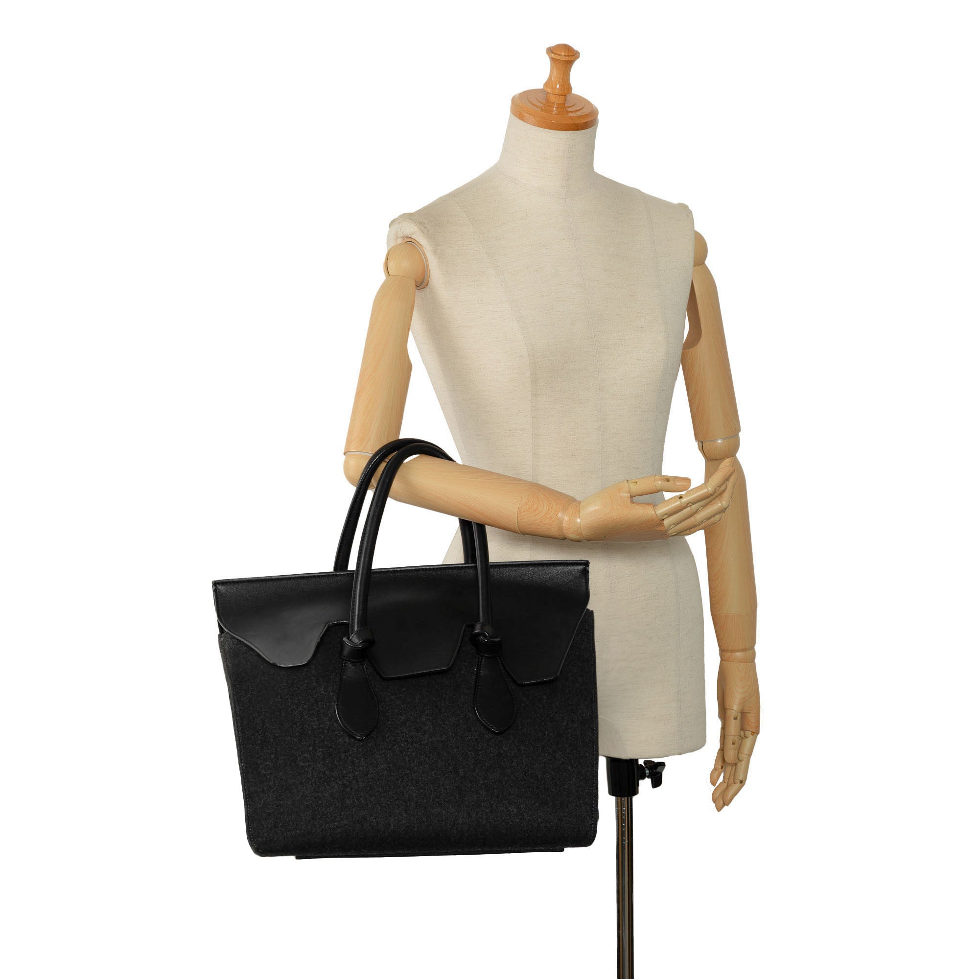 Celine | Pre-Owned Felt and Leather Tie Knot Tote | Gray