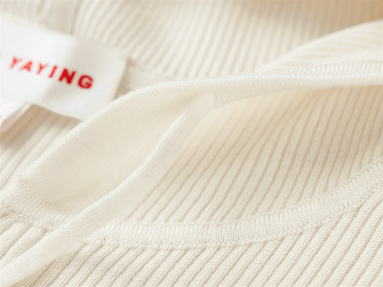 Simple Slim Fit Zippered Knit Hoodie | White