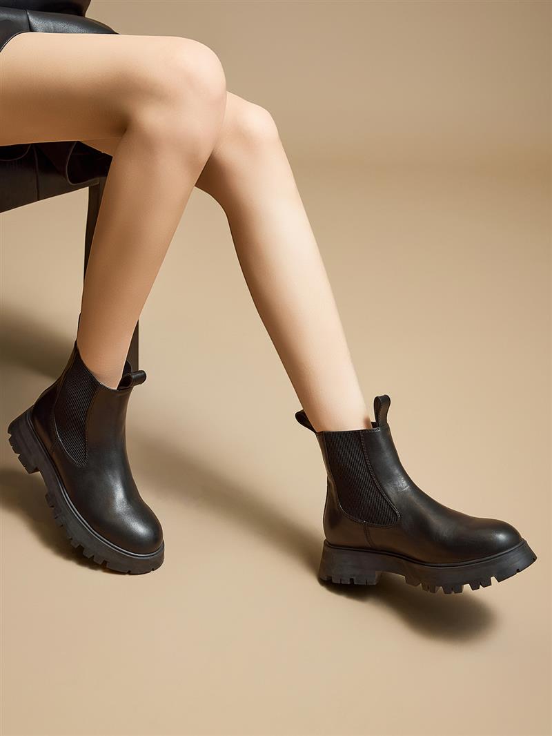 Slip-On Chelsea Boots Minimalist Solid Color | Black