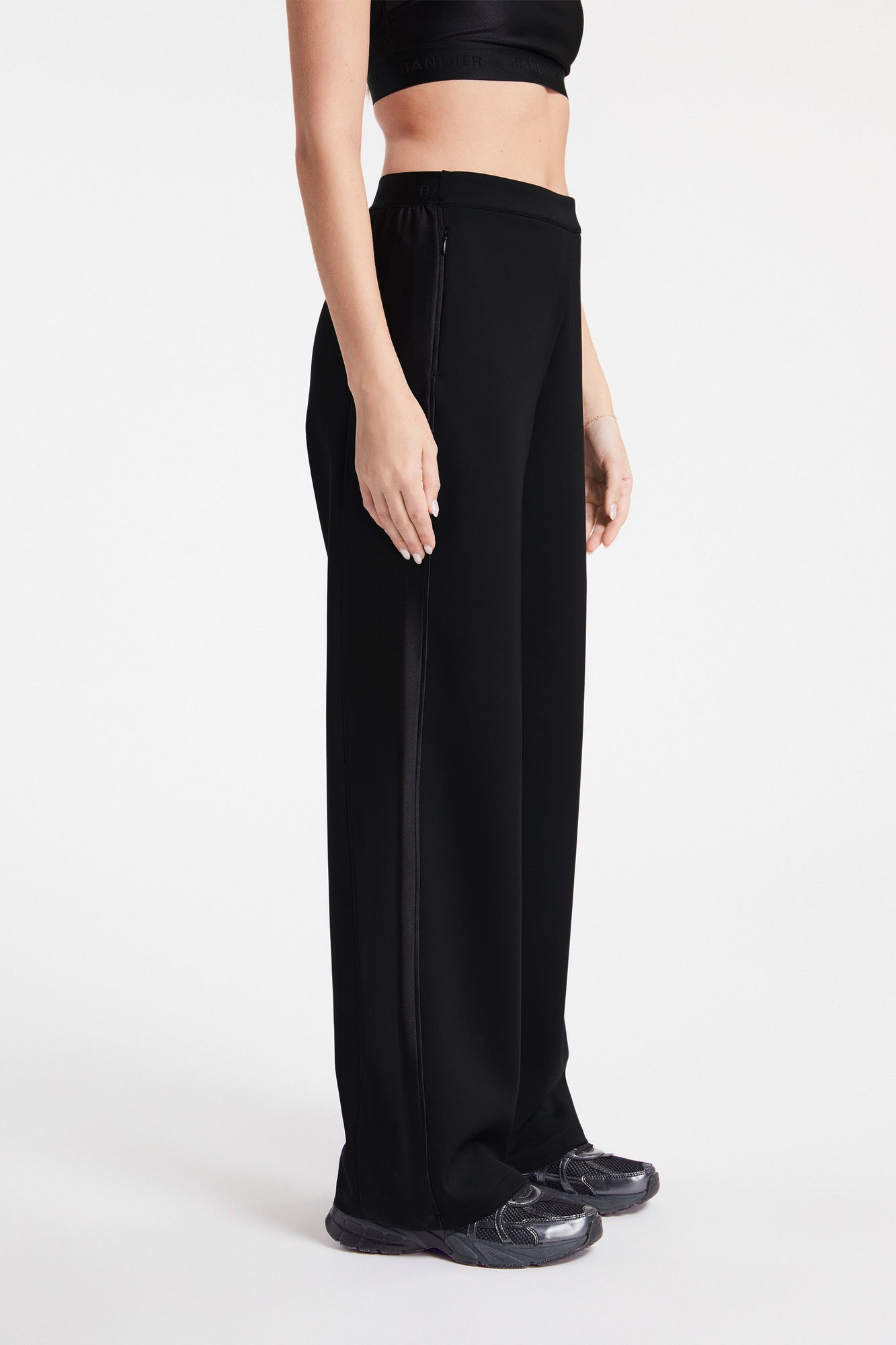 Bandier | Sport Logo Pant | Black
