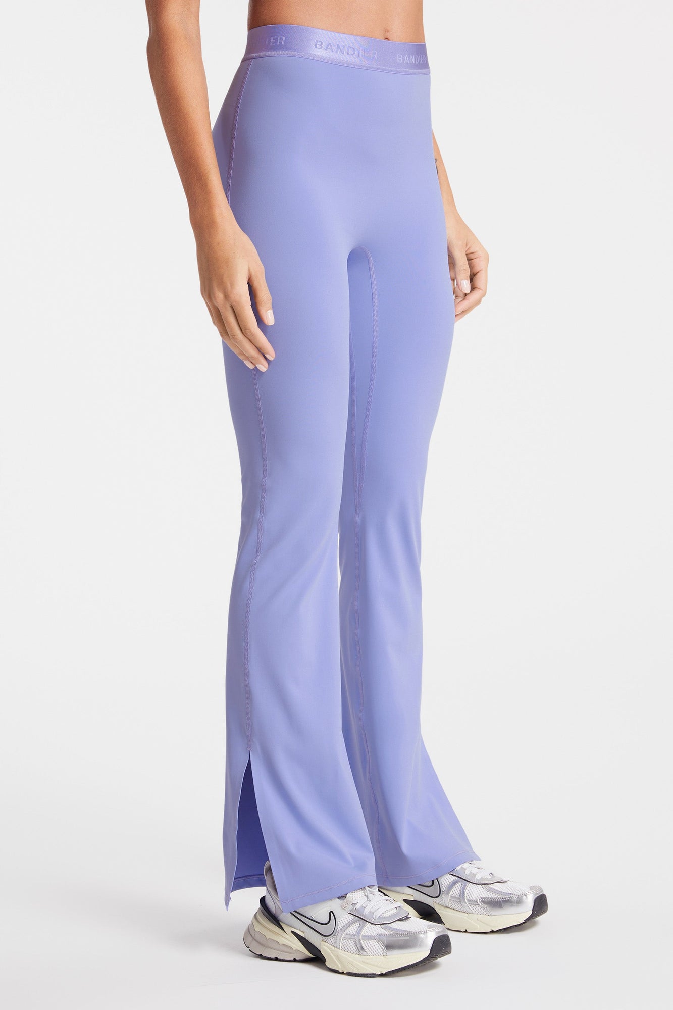Bandier | Sport Logo Slit Legging | Jacaranda