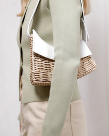 Bao-White-9-SpringSummer2024-WickerWings-WickerHandbag-RattanBag-Handbag-Bag-ShoulderBagForWomen-StrawBag-EcoFriendlyPurses-BeachBag-HolidayBag-Purse-Tote-Satchel-LadiesPurse-StrawBag