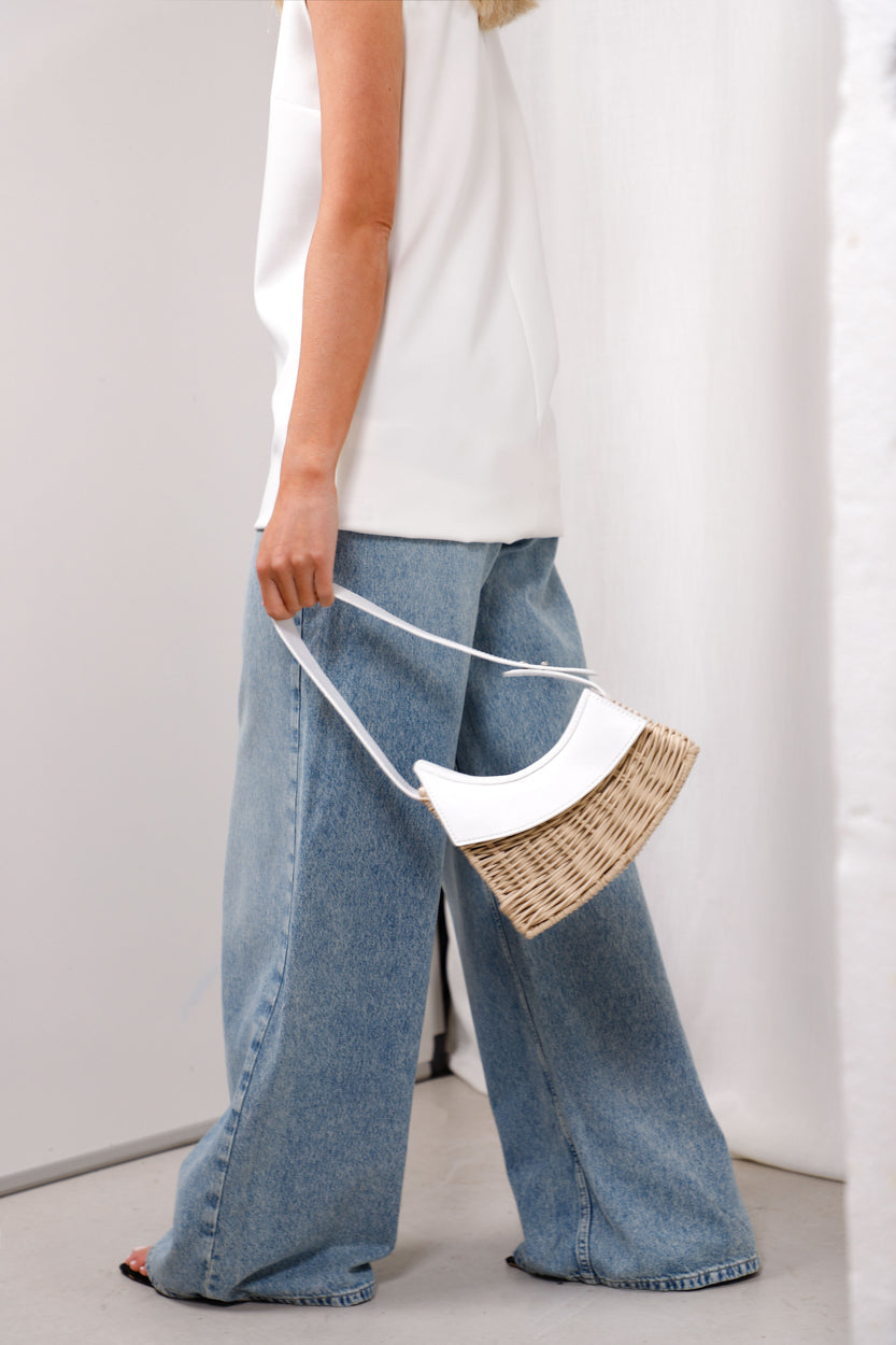 Bao-White-9-SpringSummer2024-WickerWings-WickerHandbag-RattanBag-Handbag-Bag-ShoulderBagForWomen-StrawBag-EcoFriendlyPurses-BeachBag-HolidayBag-Purse-Tote-Satchel-LadiesPurse-StrawBag