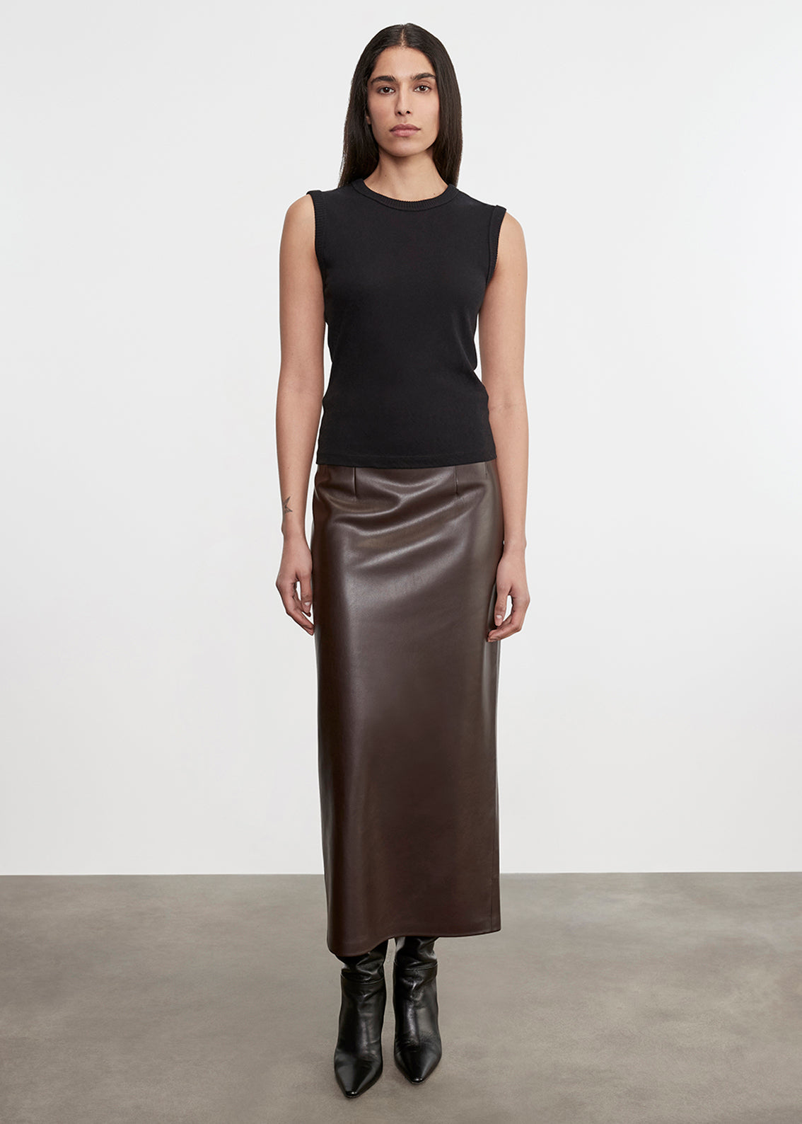 Leather Hi-Waist Curve Skirt | Dark Brown