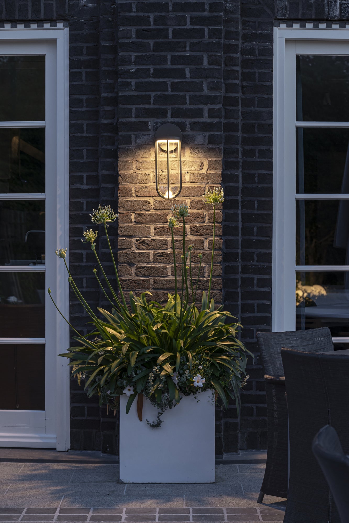 In Vitro Outdoor Wall 2700K | White