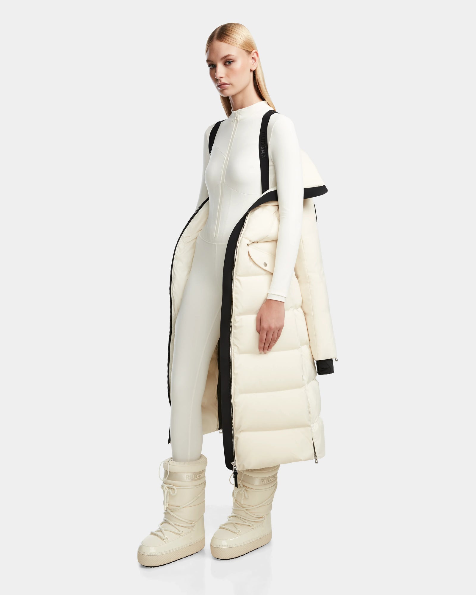 Women | CALI - 8122502 | Iceland