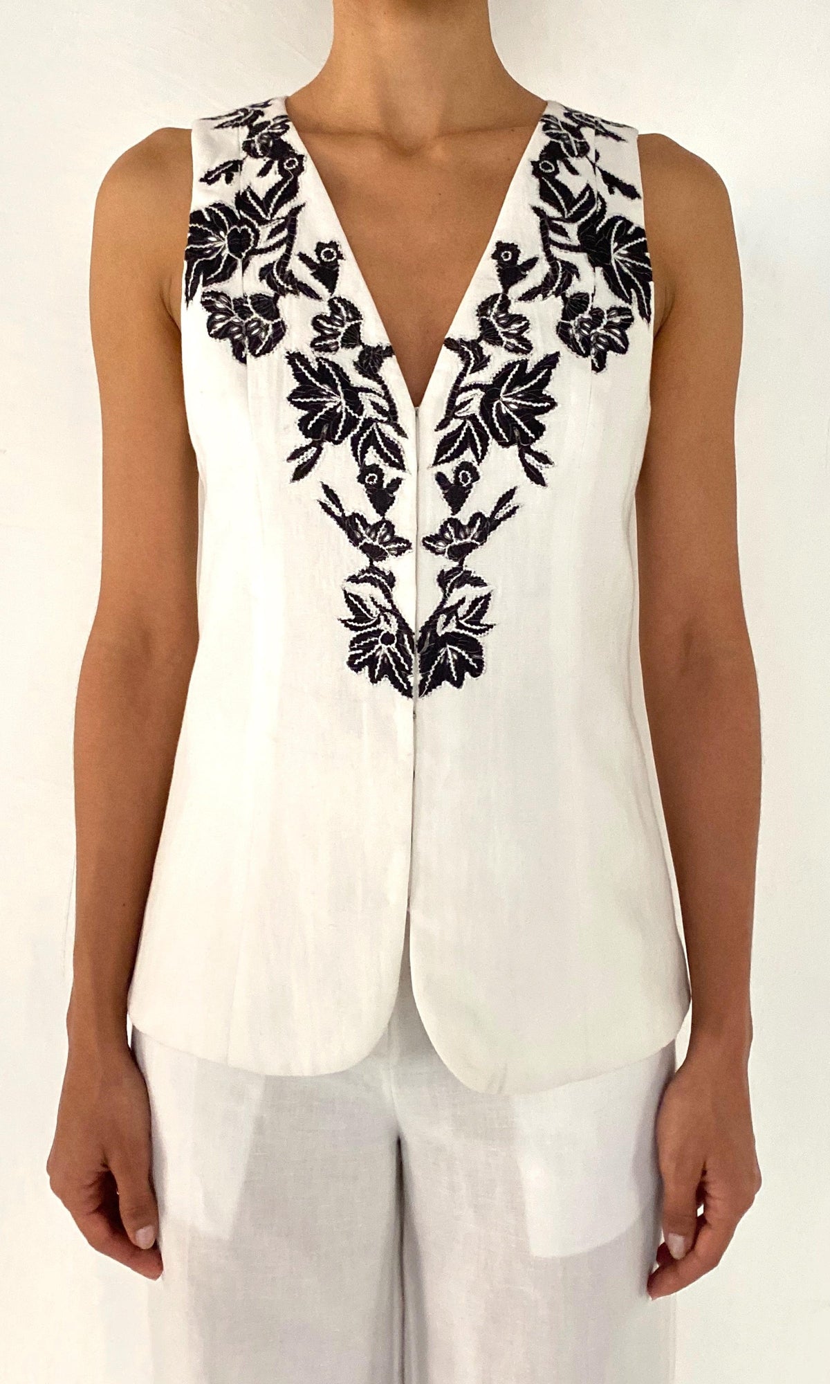 Hemant And Nandita | Aahi Linen Cotton Vest | Black/White