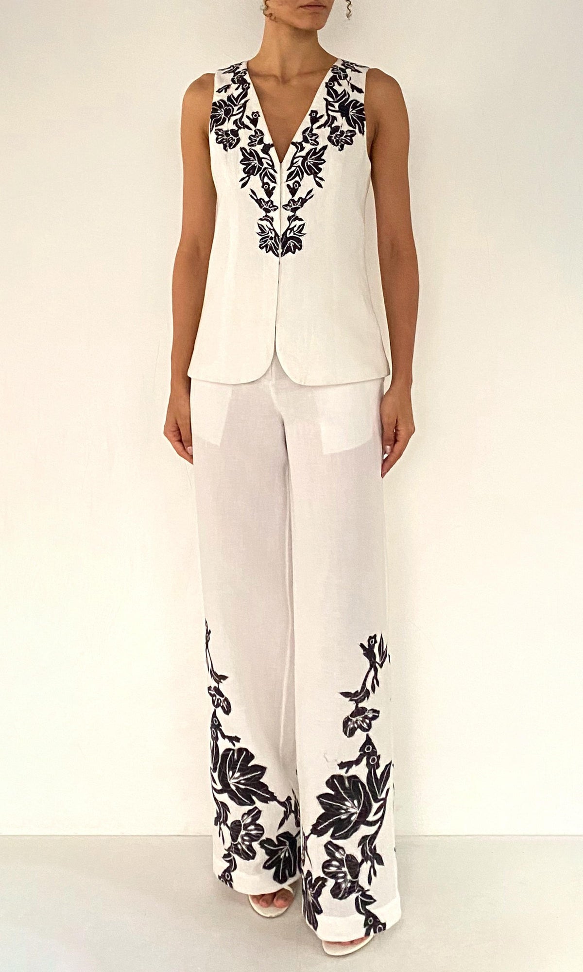 Hemant And Nandita | Aahi Linen Cotton Vest | Black/White
