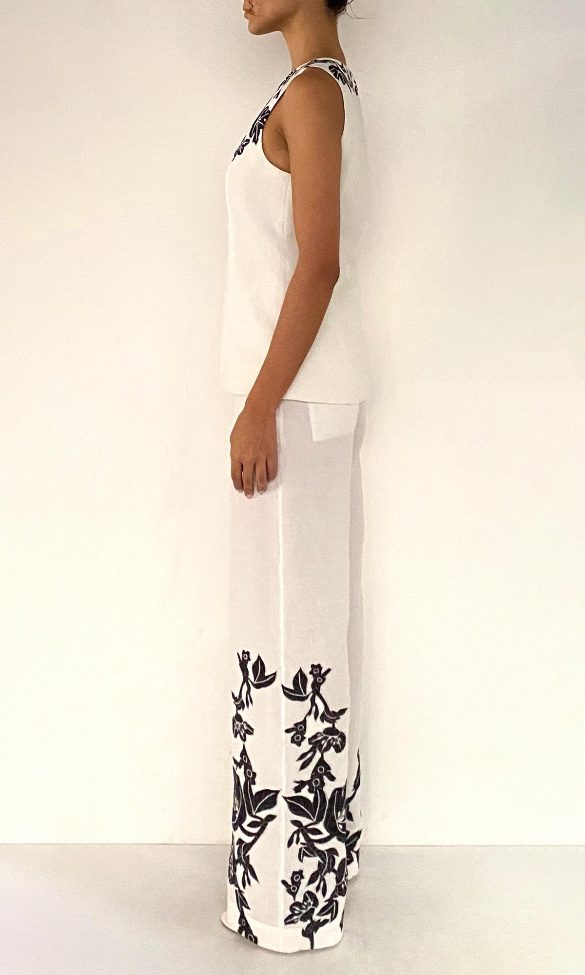 Hemant And Nandita | Aahi Linen Cotton Vest | Black/White