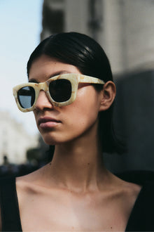 Roadcase | Carrara | Smoke Lenses