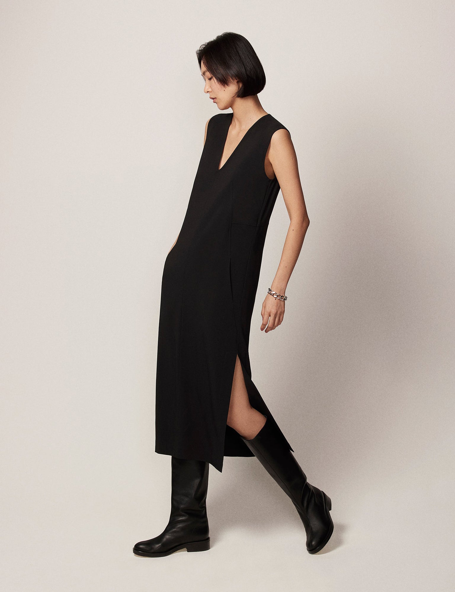 Women | V-Neck Sheath Dress | Black