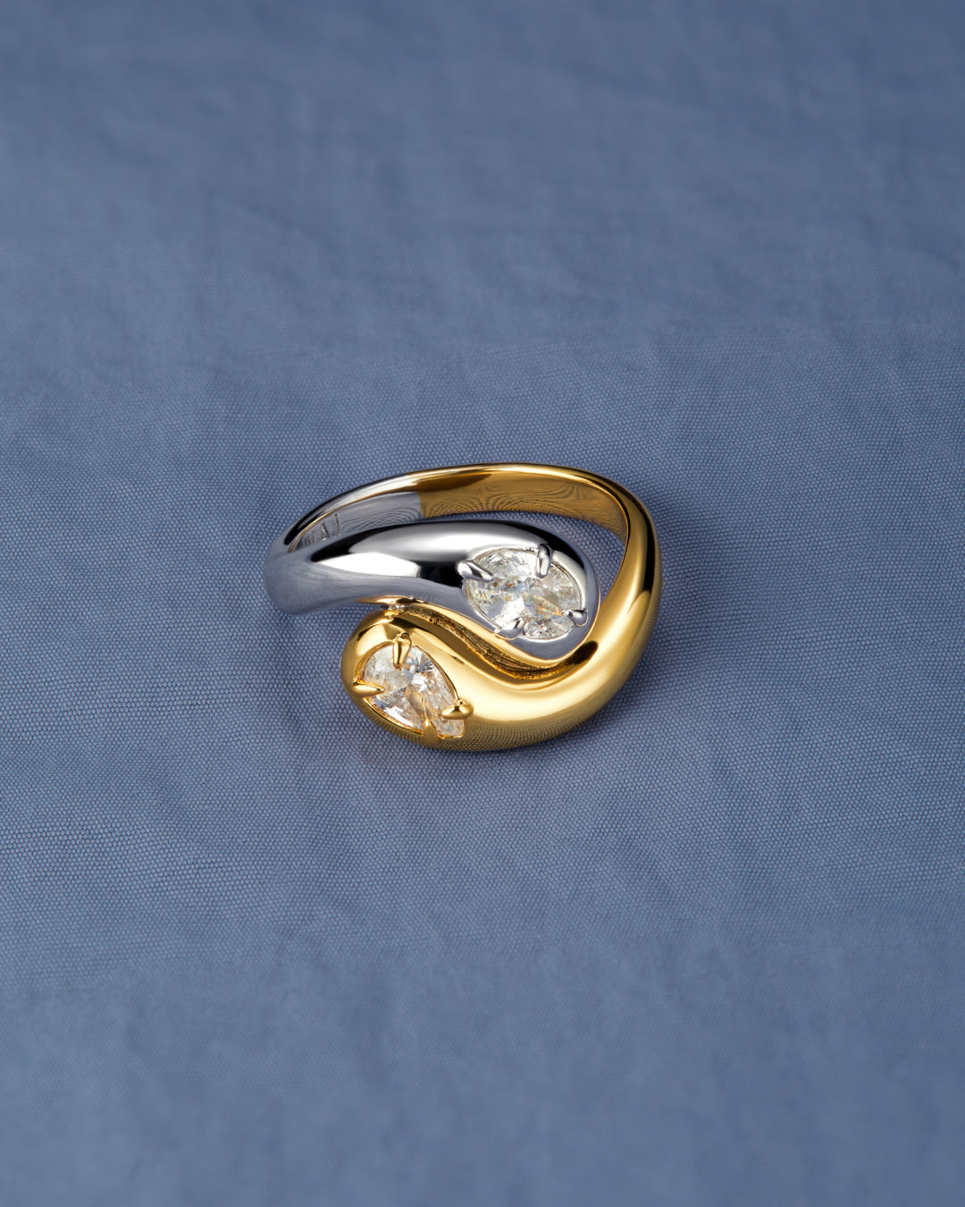 The Bianco Nero Interlock Ring | Silver/Gold