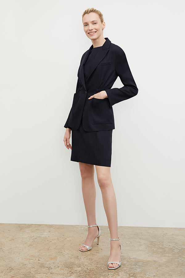 Front image of a woman wearing the Hyo Jacket - Everyday Twill in Night | Exclude