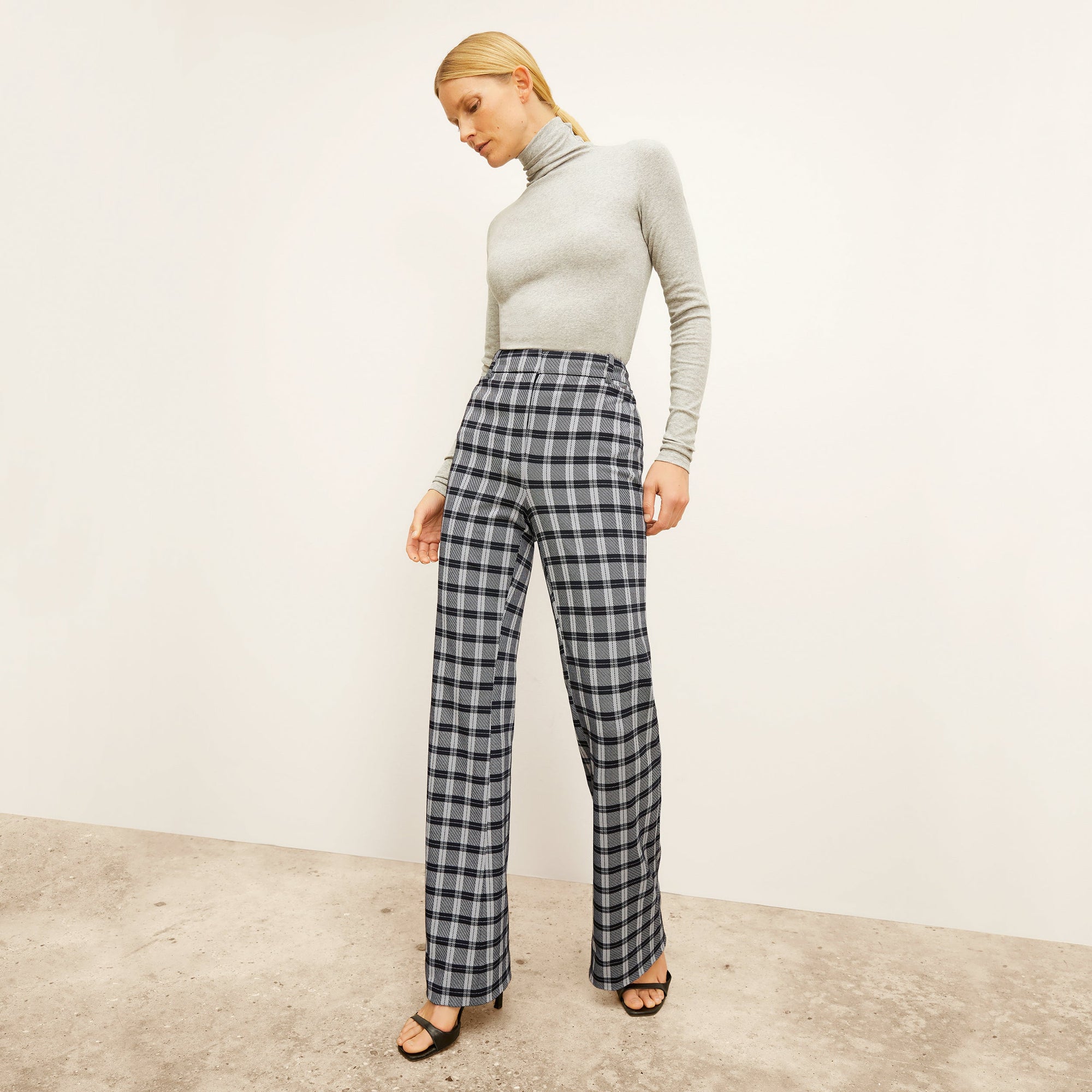 Front image of a woman wearing the Horton | Lead