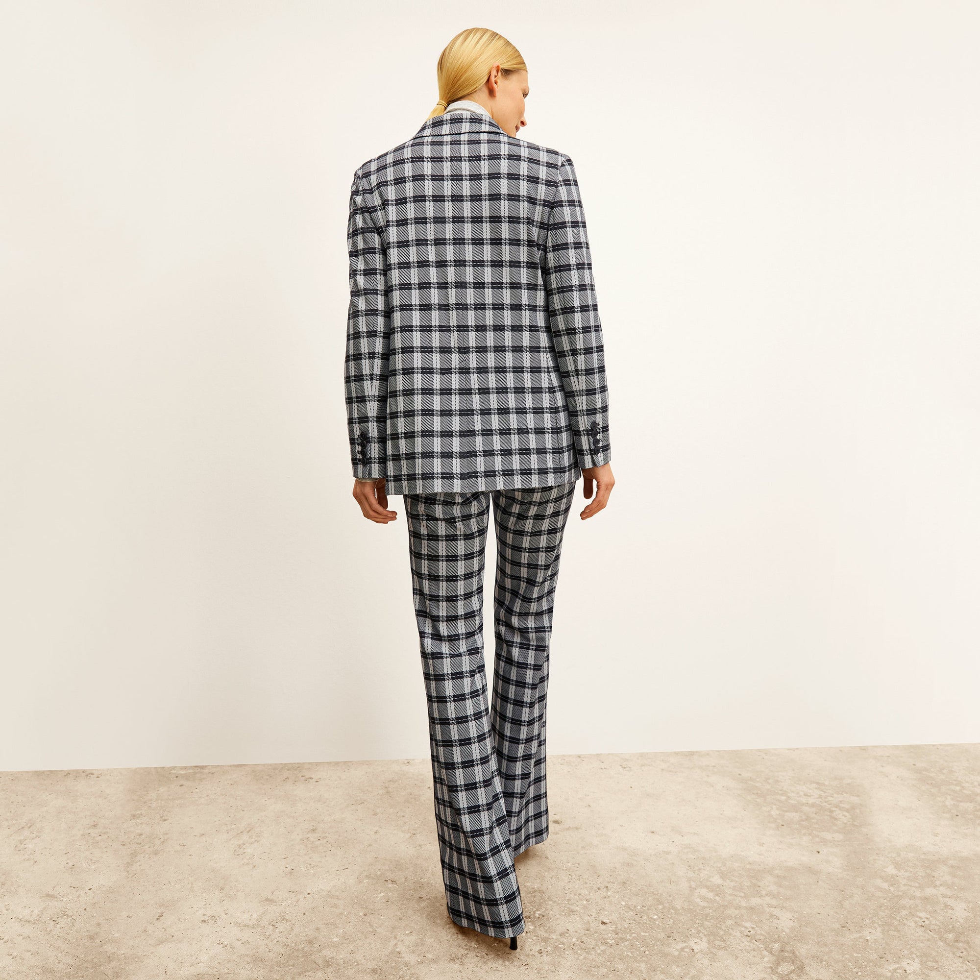Back image of a woman wearing the Horton | Exclude
