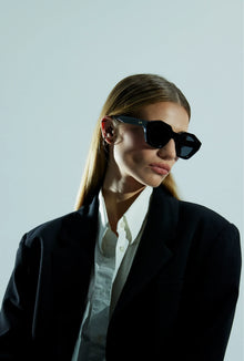 Amplify | Black | Smoke Lenses