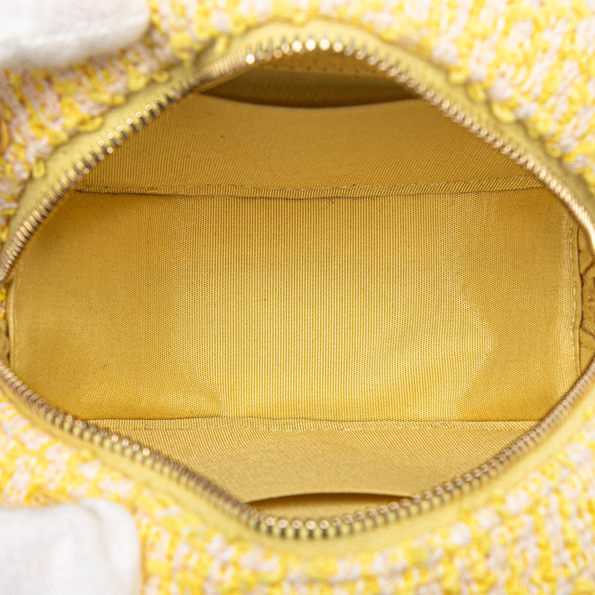 Chanel | Pre-Owned Tweed 19 Round Clutch with Chain | Yellow