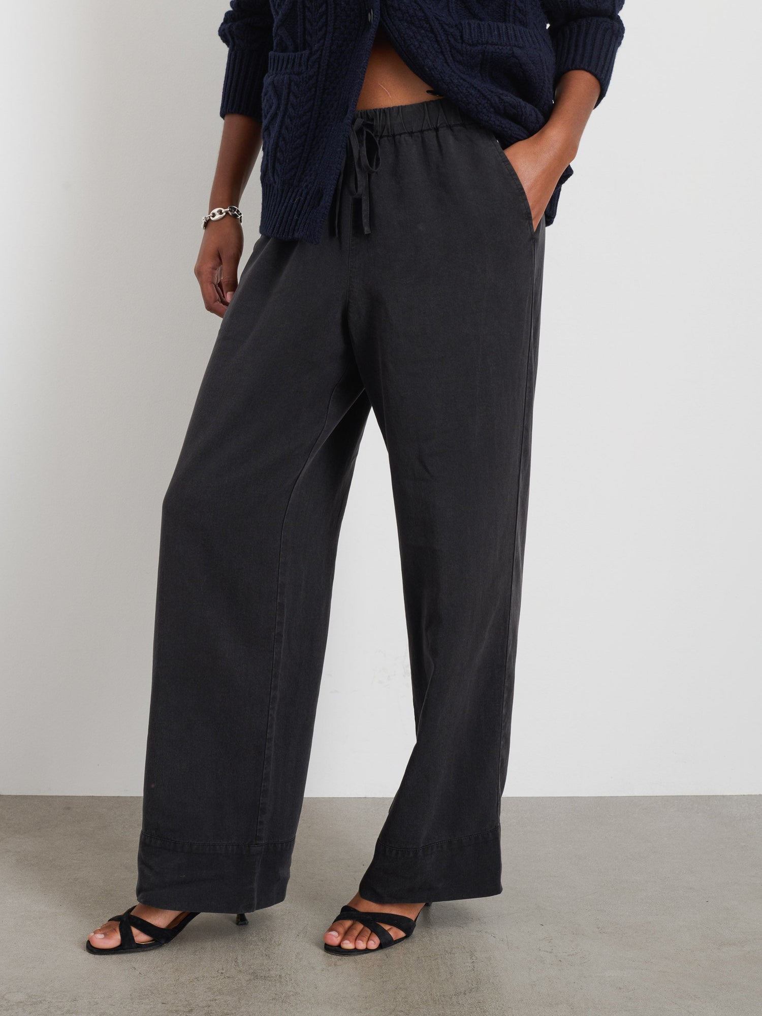 Women | Riley Pant in Drapey Twill | Rich Black