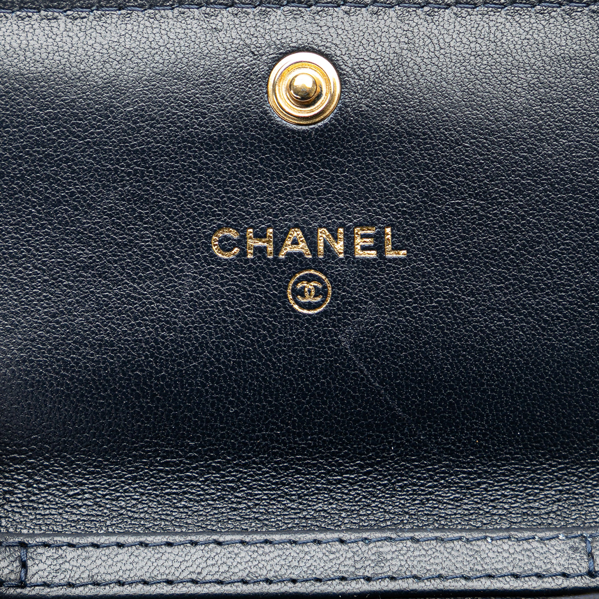 Chanel | Pre-Owned Lambskin 19 Flap Coin Purse With Chain | Black