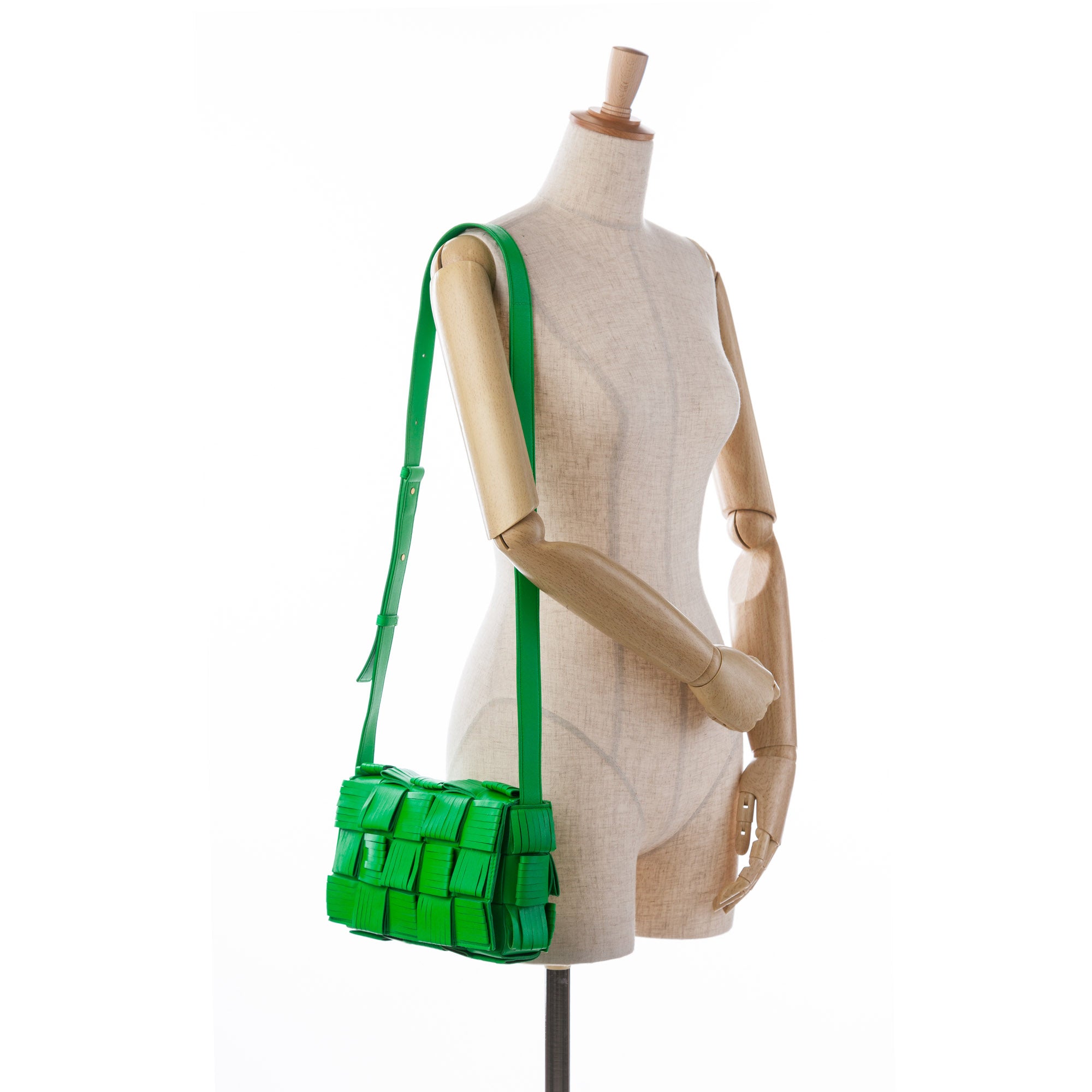 Bottega Veneta | Pre-Owned Nappa Intrecciato Fringed Cassette Crossbody | Green