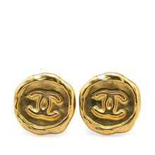 Chanel | Pre-Owned Gold Plated CC Round Clip On Earrings | Gold