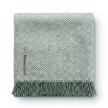 Chevron Throw | Ivory / Green Tea