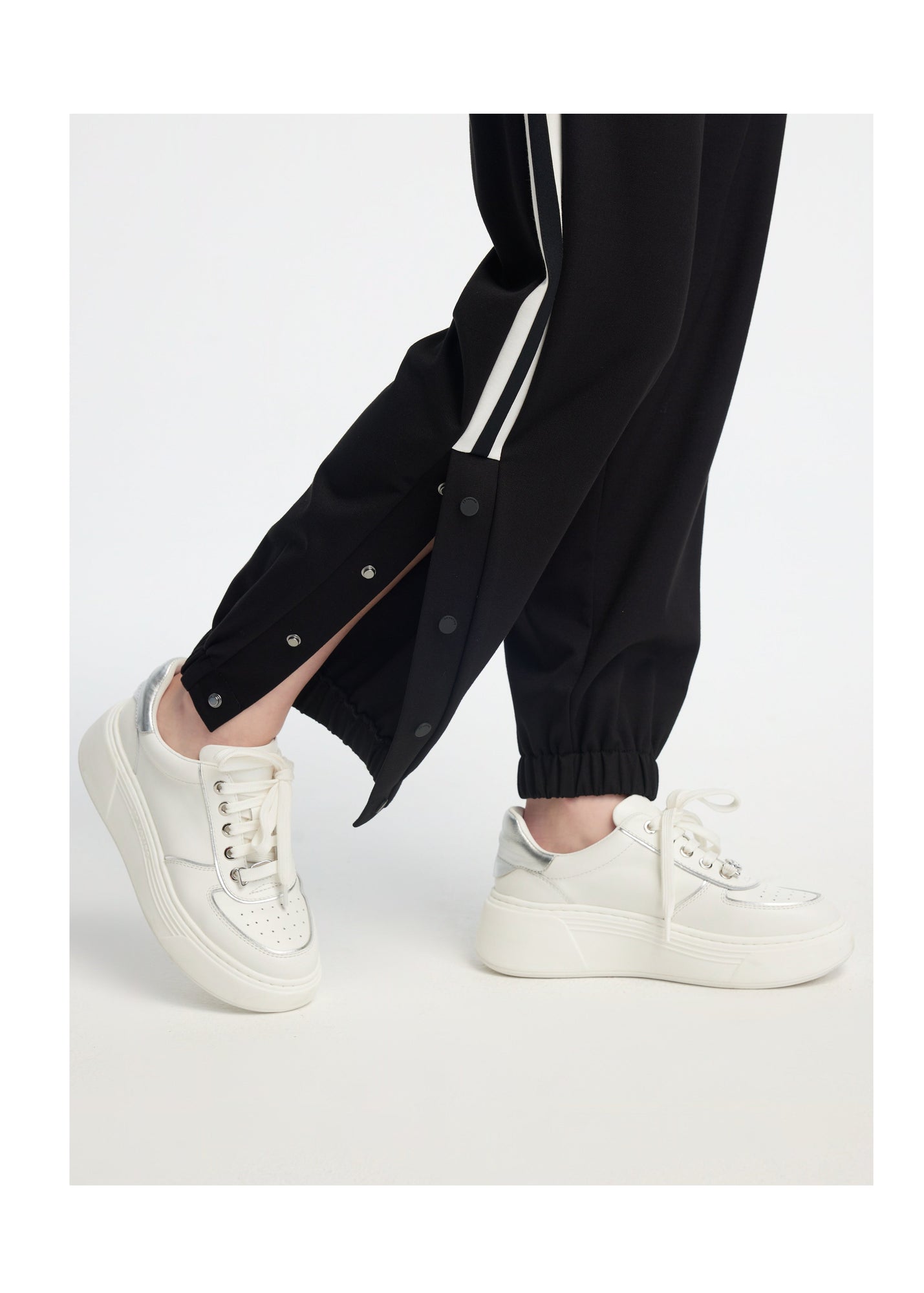 high-waisted tapered pants | Black