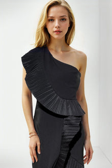ONE33 SOCIAL | The Mercer Black Pleated Ruffle Gown | Black